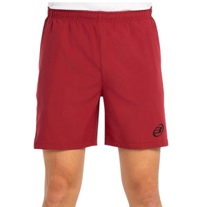 Forsiden af de vinrøde Bullpadel Shorts Mazari med hvidt Bullpadel-logo på benet
