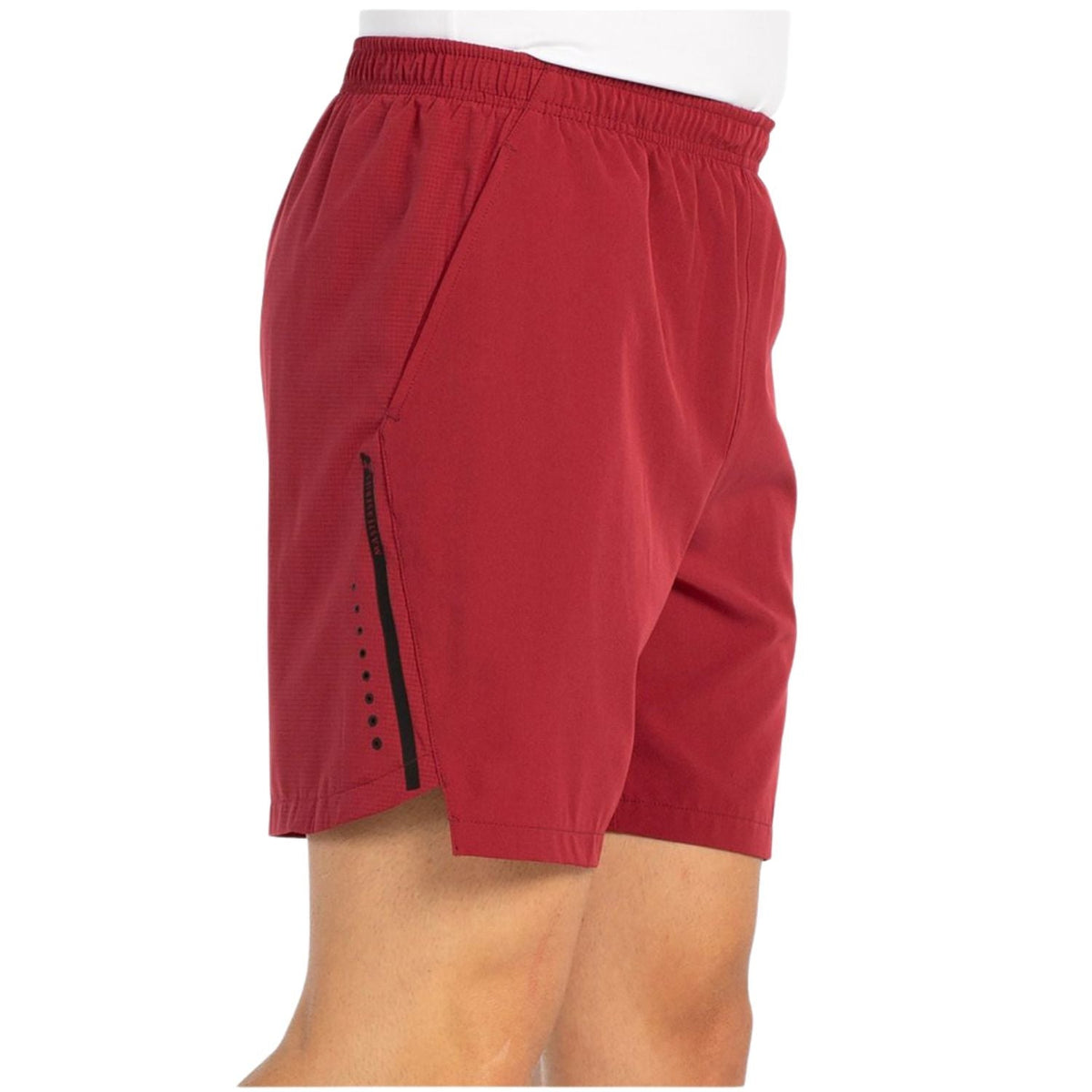 Zijaanzicht van de wijnrode Bullpadel Short Mazari met ventilatiegaatjes langs de split