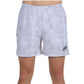 Vooraanzicht van de witte Bullpadel Short Monch met subtiele vlakkenprint en logo