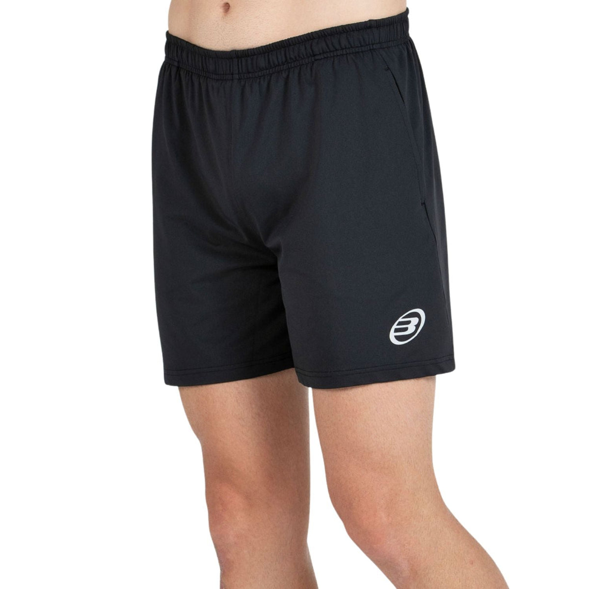 Schuin aanzicht van de antracietzwarte Bullpadel Short Monfort met wit Bullpadel-logo