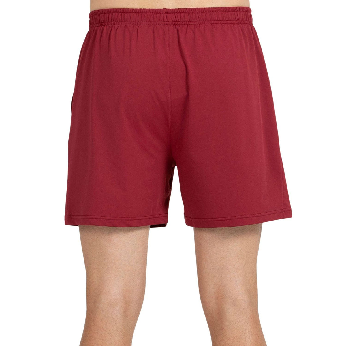 Achteraanzicht van de bordeauxrode Bullpadel Short Monfort met elastische taille