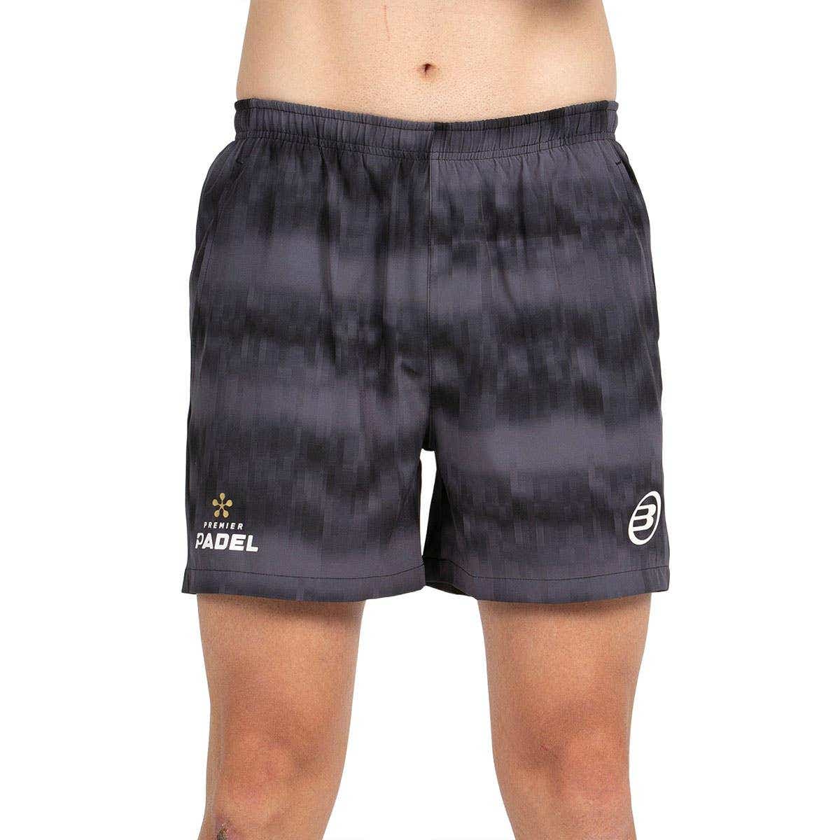 Bullpadel Poenix short in zwart met grijze streepprint, vooraanzicht