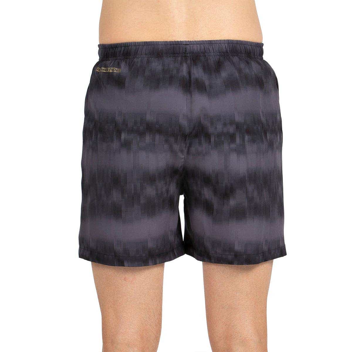 Achteraanzicht van de zwarte Bullpadel Poenix short voor heren