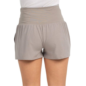 Achteraanzicht van de lichtgrijze Bullpadel Short W Enejo met hoge taille en losse pijpen