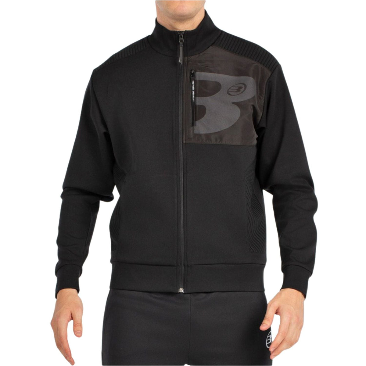 Vooraanzicht van het zwarte Bullpadel Sweatshirt Breen met logo-opdruk op de borst