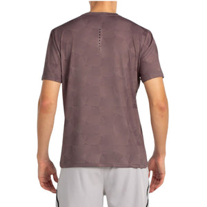 Achterzijde van het bruinpaarse Bullpadel T-Shirt Macondo met subtiele stippenrij