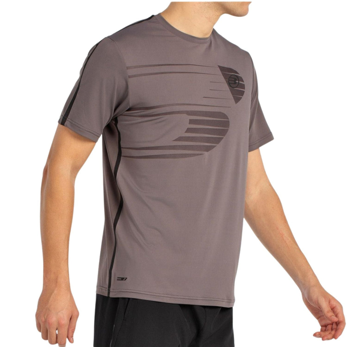 Zijaanzicht van het taupebruine Bullpadel T-Shirt Moeche met logoprint op de borst