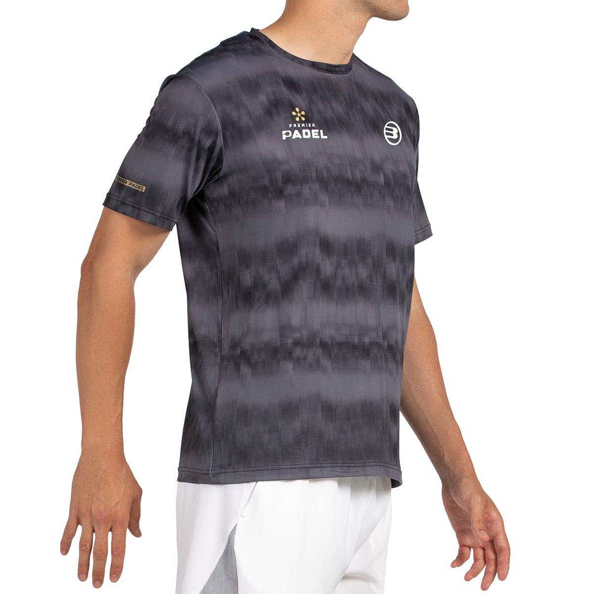 Zwart Bullpadel Pasco T-shirt van opzij met logo op de linkermouw