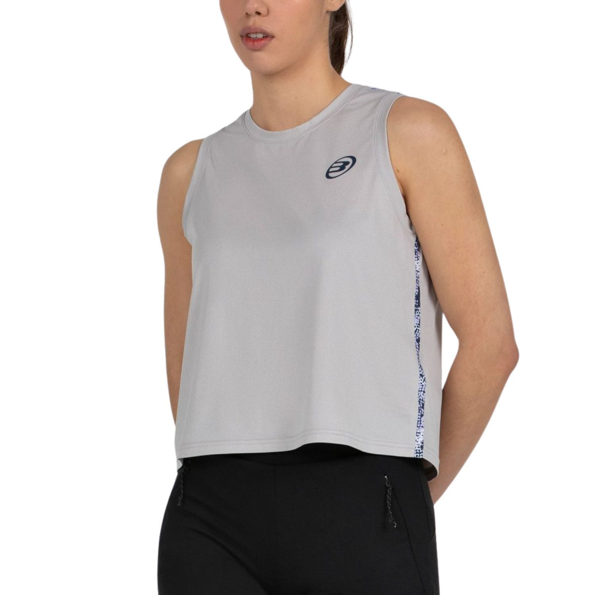 Schuin aanzicht van de lichtgrijze Bullpadel W Palacel tanktop met tekstband op de zij