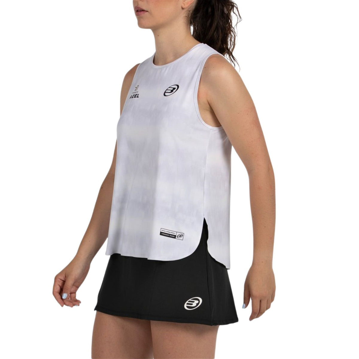 Wit Bullpadel Parnav mouwloos shirt van opzij met zijsplit
