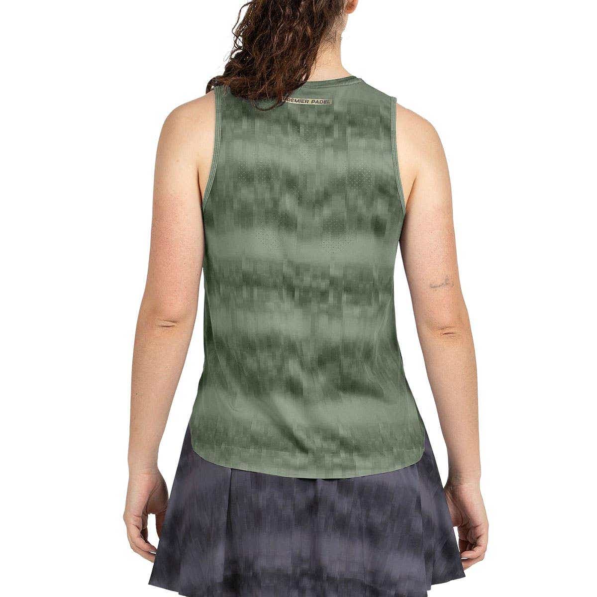 Achterzijde van het groene Bullpadel Parnav shirt met vervaagde print
