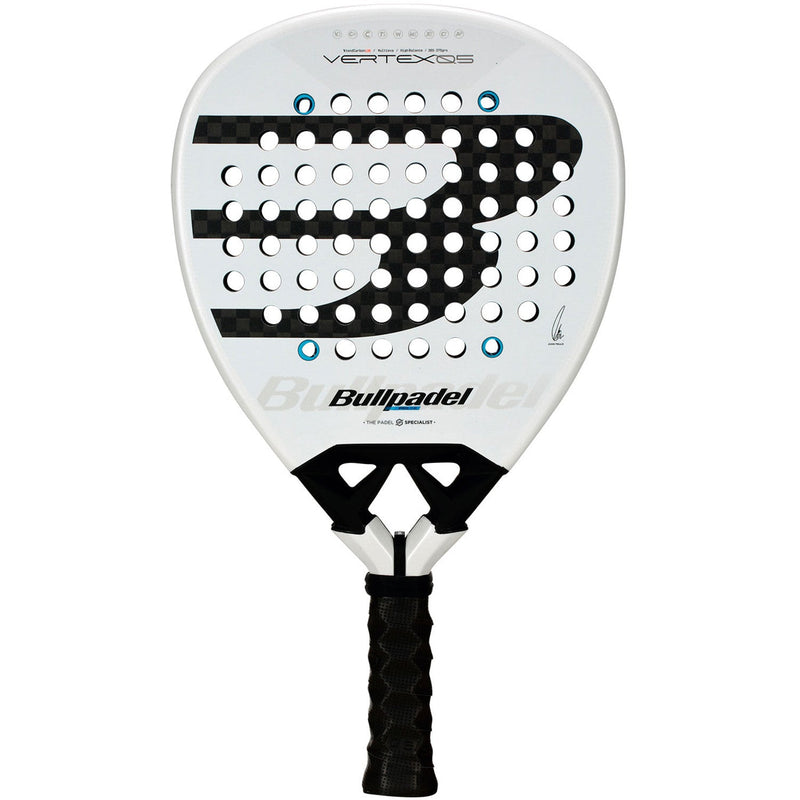 Bullpadel VERTEX 05 26 padelracket in wit met zwart patroon, vooraanzicht