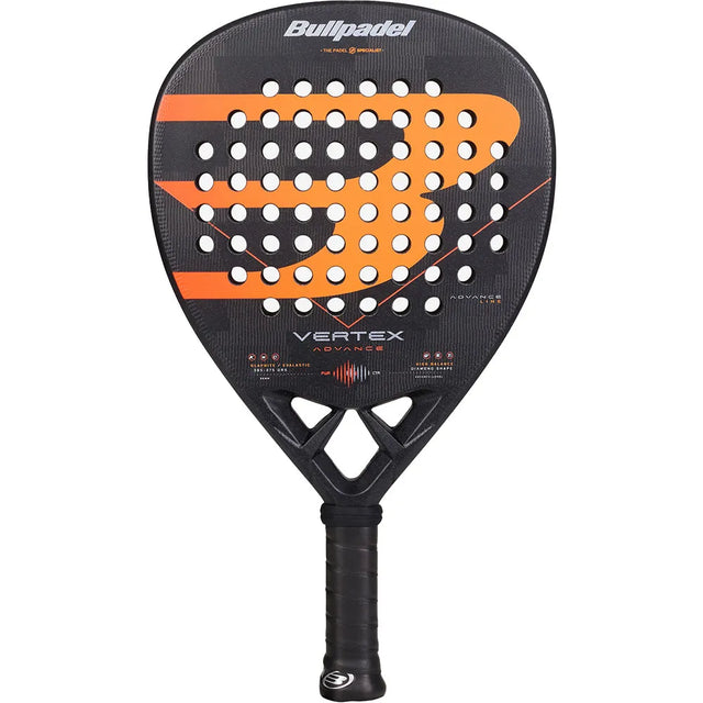 Bullpadel Vertex Advance 26 padelracket in zwart met oranje, vooraanzicht