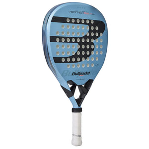 Bullpadel Vertex JR 26 padelracket schuin vooraanzicht, druppelvorm in lichtblauw