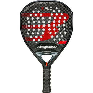 Bullpadel XPLO 25 padelracket in zwart met rood stippenpatroon, vooraanzicht