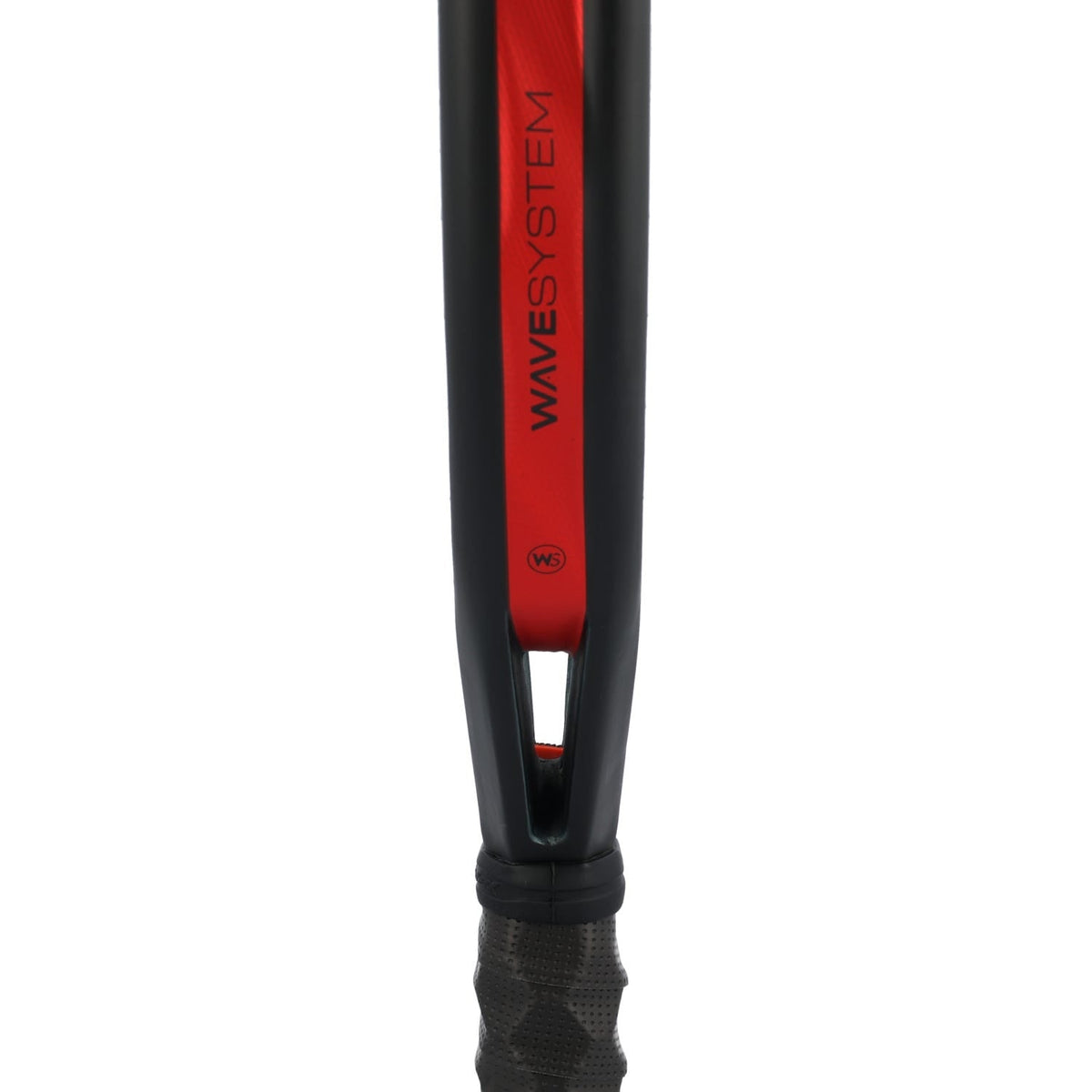Close-up van de keel van het Bullpadel XPLO 25 met de opdruk WAVE VERTEX in rood