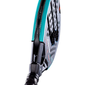 Detail van de zijkant en het hart van het Bullpadel XPLO 27 padelracket