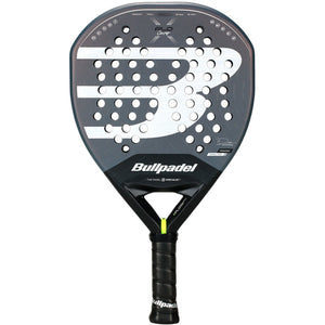 Bullpadel XPLO Comfort 26 padelracket in donkergrijs met witte strepen, vooraanzicht