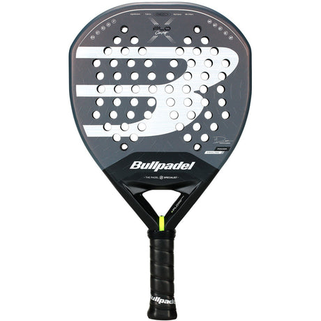 Bullpadel XPLO Comfort 26 padelracket in donkergrijs met witte strepen, vooraanzicht