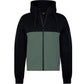 Vooraanzicht van het zwarte By VP zip jacket met groen vlak en zwarte capuchon