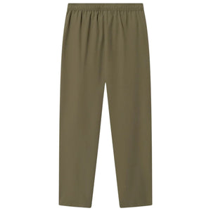 Achterzijde van de olijfgroene Cuera Active trackpants met elastische tailleband