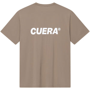 Achterzijde van het Cuera Oncourt Airy T-shirt in beige met groot CUERA-logo