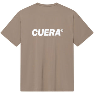 Achterzijde van het Cuera Oncourt Airy Logo T-Shirt Walnut met groot CUERA-logo