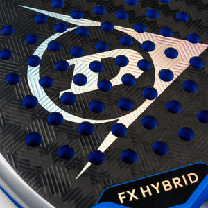 Close-up van het Dunlop-logo op het slagvlak van de FX Hybrid 26