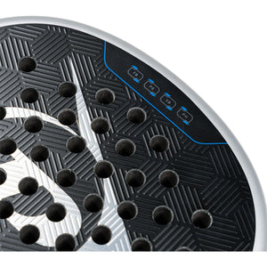 Close-up van het zwarte slagvlak van het Dunlop FX Hybrid Team 26 met gaten