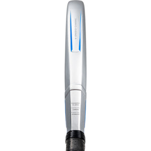 Zijaanzicht van de zilveren framerand van het Dunlop FX Hybrid Team 26