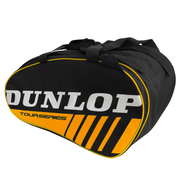 Zijaanzicht van de zwarte Dunlop Intro racketbag met oranje vlak en wit Dunlop-logo