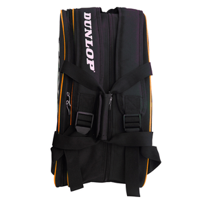 Achterzijde van de zwart-oranje Dunlop Intro racketbag met verstelbare draagbanden