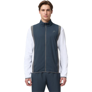Model draagt het Head Club 25 Jacket in Navy/White - vooraanzicht met witte mouwen en grijze contrastbies