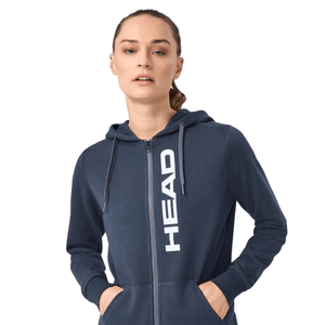Model draagt de donkerblauwe Head Club Original Hoodie FZ W met handen in de zakken