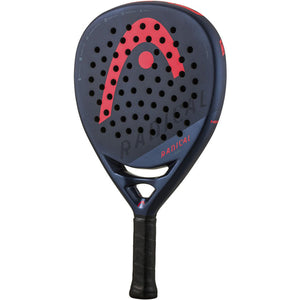 Head Radical Pro 24 padelracket schuin vooraanzicht, druppelvorm in donkerblauw met koraalrood