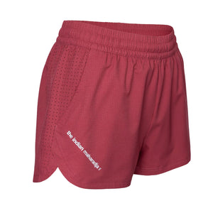 Zijaanzicht van de framboosrode Indian Maharadja Agility short met merknaam
