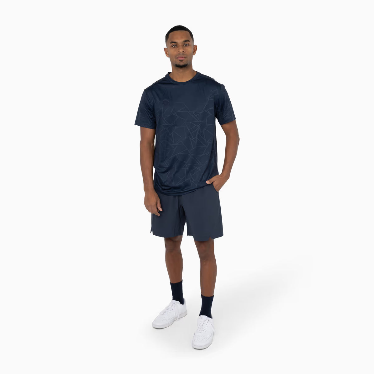 Model draagt het donkerblauwe Indian Maharadja Dynamic T-shirt met short