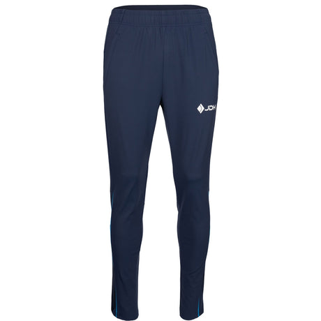 Vooraanzicht van de donkerblauwe JDH Carbon Pro broek met wit logo op de rechterdij