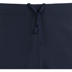 Detail van de tailleband met trekkoord van de marineblauwe Carbon Pro short