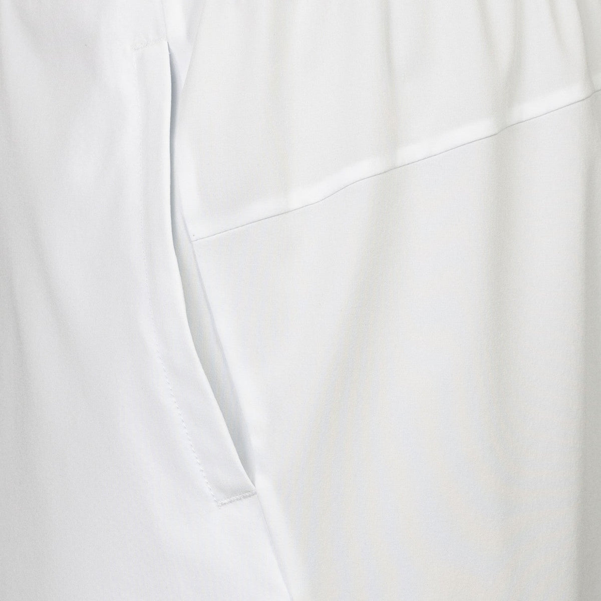 Detail van de zijzak van de witte JDH Carbon Pro short