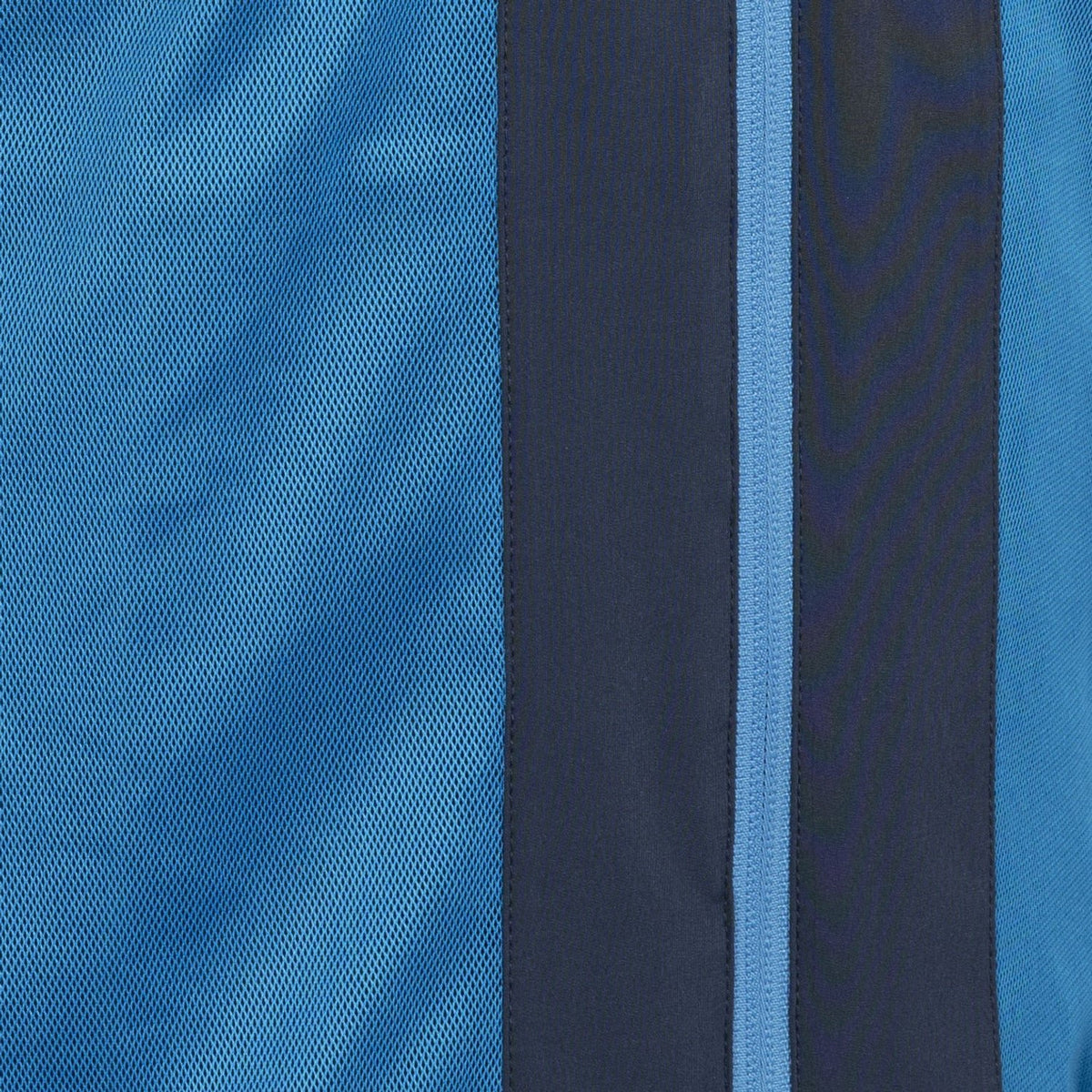 Close-up van het blauwe stofpaneel met donkere strepen van het Carbon Pro Light jack