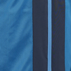 Close-up van het blauwe stofpaneel met donkere strepen van het Carbon Pro Light jack