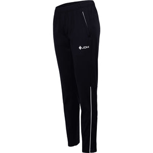 Schuin vooraanzicht van de zwarte Carbon Pro damesbroek met wit logo en ritszak