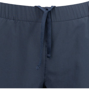 Detail van het donkerblauwe trekkoord in de taille van de Carbon Pro damesshort