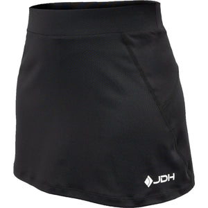 Schuin vooraanzicht van de zwarte Carbon Pro damesrok met wit JDH logo op de zoom