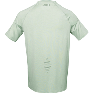Achterkant van het JDH Performance T-Shirt Sage met JDH-opdruk onder de nek