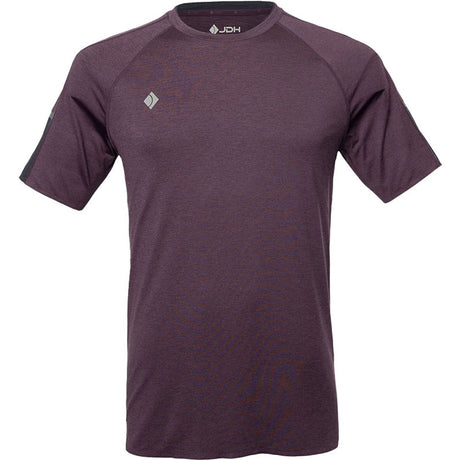Vooraanzicht van het aubergine JDH Performance T-Shirt met ronde hals en korte mouwen