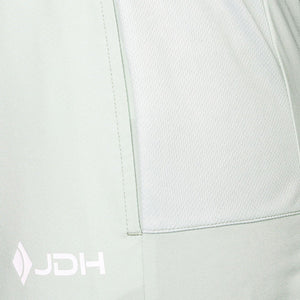 Detail van de zijzak en het JDH-logo van de mintgroene Performance short