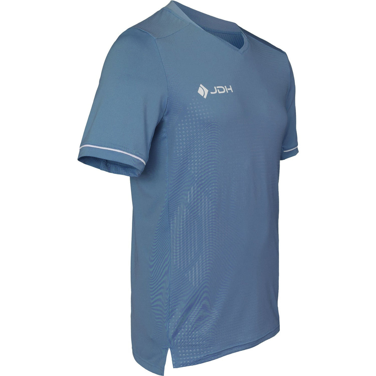 Zijaanzicht van het staalblauwe JDH T-Shirt Carbon Pro met split in de zijzoom