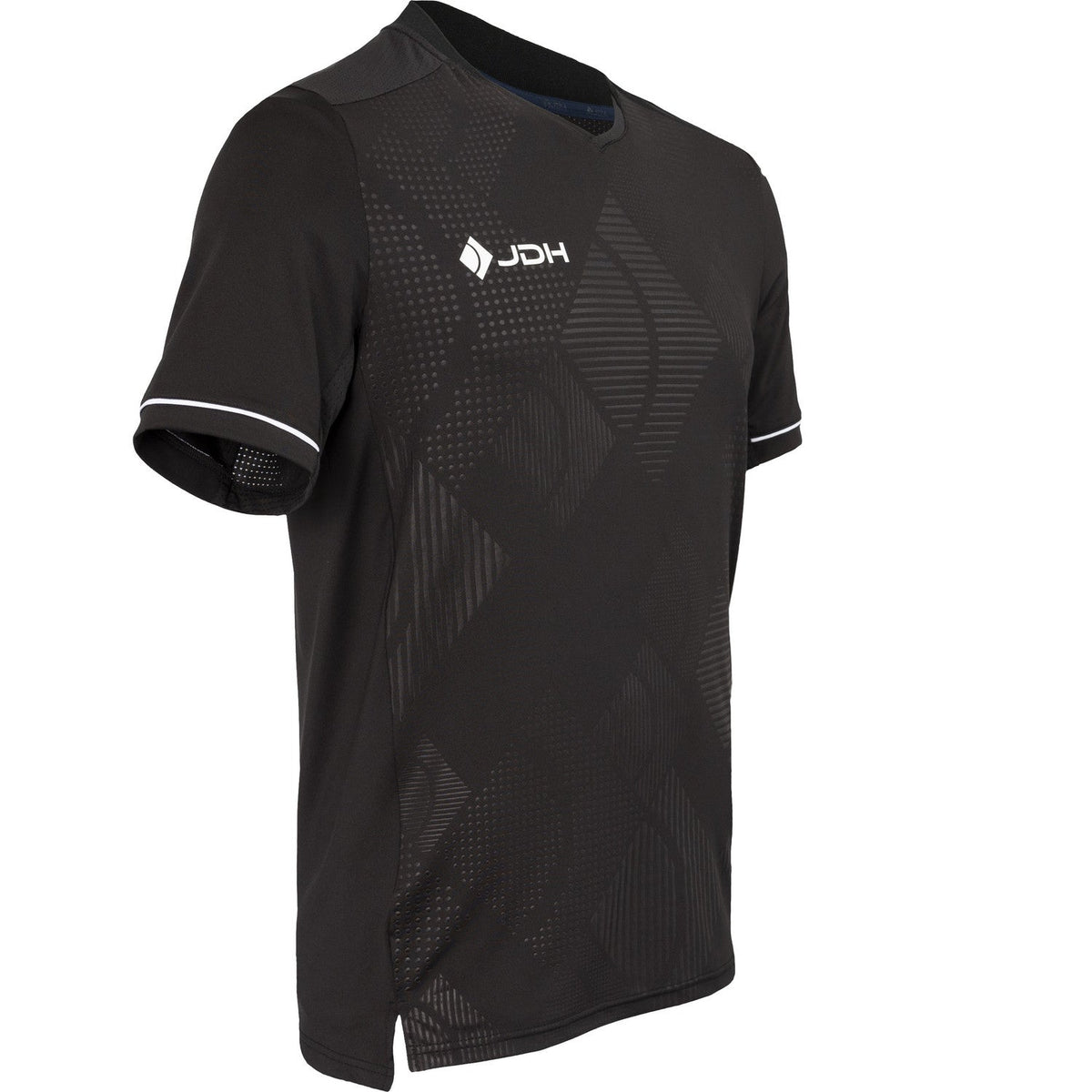 Zijaanzicht van het zwarte JDH T-Shirt Carbon Pro met split in de onderzoom